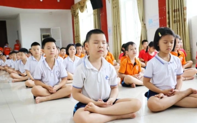 Hòa mình vào trong với khoa học Yoga